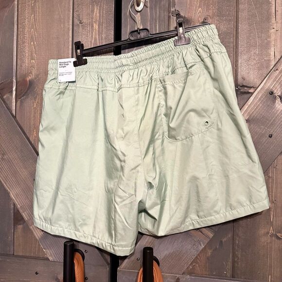 Nike Men Shorts - Picture 3 of 4